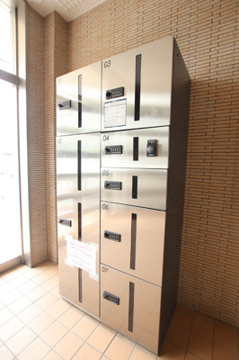 ★留守中の荷物も受け取れる宅配BOX★