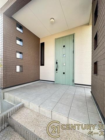 香芝市真美ケ丘５丁目　一戸建の玄関