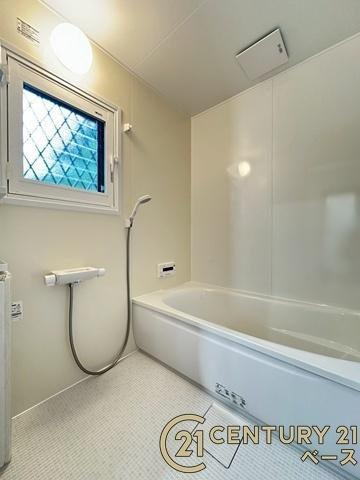 香芝市真美ケ丘５丁目　一戸建の浴室|■現地撮影写真■ゆったりしたサイズの浴室！足を伸ばしての入浴は疲れも癒してくれます！