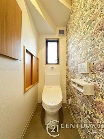 香芝市真美ケ丘５丁目　一戸建のトイレ|■現地撮影写真■１・２階ともに清潔感ある綺麗なお手洗を完備！