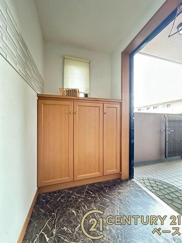 チサンマンション斑鳩３番館の玄関|■現地撮影写真■すっきりとした明るい玄関が家族やお客様を迎えてくれます！