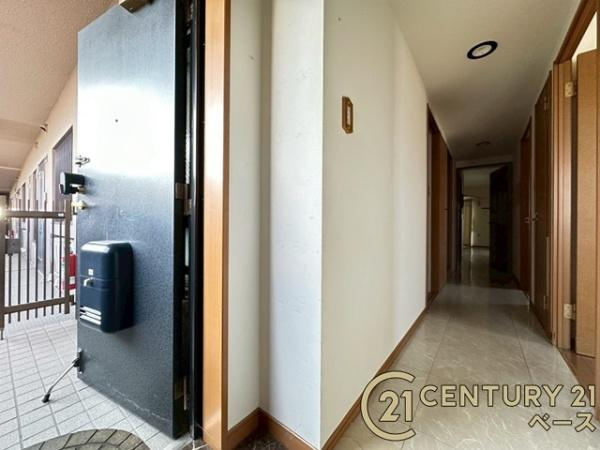 チサンマンション斑鳩３番館の内装|■現地撮影写真■こちらは玄関から見た廊下部分です！