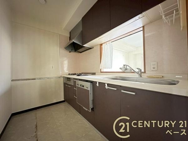 チサンマンション斑鳩３番館のキッチン|■現地撮影写真■収納力と使いやすさを追求したシステムキッチンです！