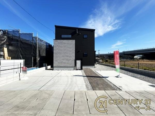 大和高田市田井 １５号地 ／一戸建の駐車場|■現地撮影写真■駐車スペースは並列３台分完備！来客時なども安心です！