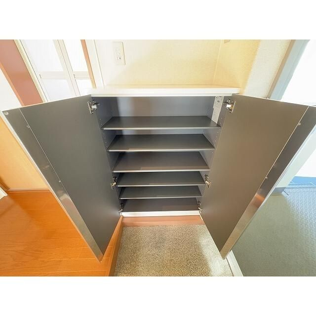 ラビアン花小金井（２年定期借家）の玄関