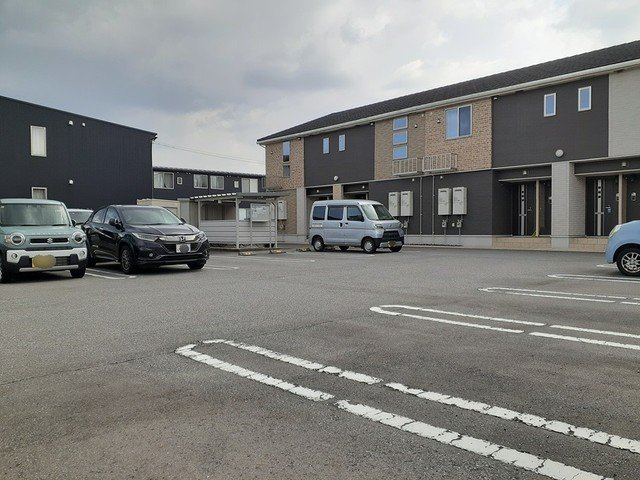シャリオの駐車場|駐車場があるので、車を買う予定の方も安心です
