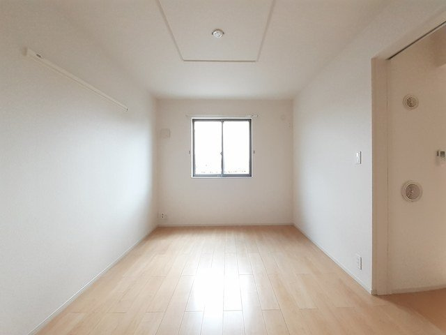 シャリオの内装|明るい色調の室内です