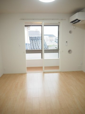 ボールルームの居間・リビング|おしゃれなリビングです