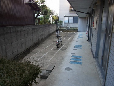 【その他】 | レオパレスアンフィニ | 駐輪場　原付＆自転車のみ駐輪可能