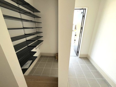 【玄関】 | 大和高田市大字西坊城 全3区画 2号地 | シューズクローク