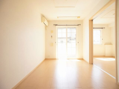 【居間・リビング】 | ワイズⅠ | 快適に過ごせるエアコンが付いています♪