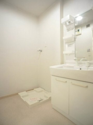 【洗面所】 | ワイズⅠ | 洗髪洗面化粧台と洗濯機置き場があります♪
