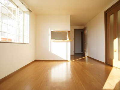 【居間・リビング】 | プレーザントハウスＢ | 快適に過ごせるエアコンが付いています♪