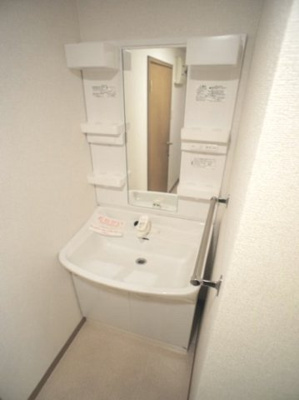 【洗面所】 | プレーザントハウスＢ | 洗髪洗面化粧台と洗濯機置き場があります♪