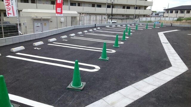 フリーデンの駐車場
