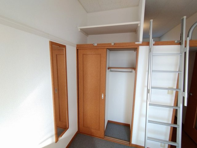 レオパレスカメリアの内装|姿見付きです♪