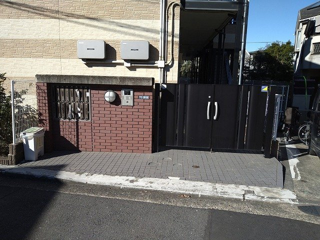 レオパレスカメリアのその他|オートロックゲート設置