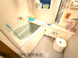 【浴室】 | 東大阪市高井田本通1丁目中古戸建 | 浴室です♪窓も有り、換気も十分に行えますね！※居住中の為、事前にご連絡いただければご案内がスムーズです。