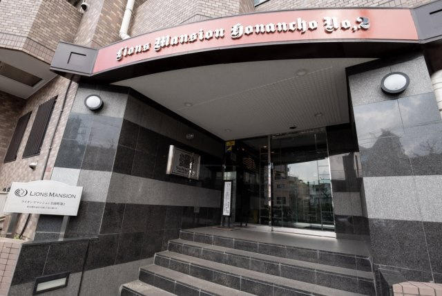 ライオンズマンション方南町第２のエントランス|建物の内部です