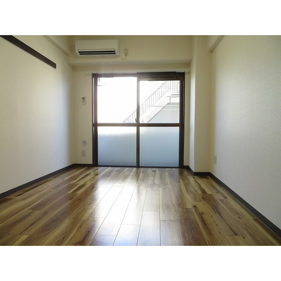 エバーグレース西府の居間・リビング|ゆったりとしたリビングです