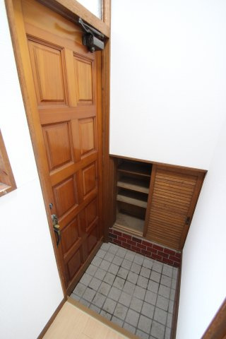 東有馬5丁目戸建の玄関|明るい玄関です