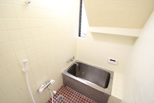 東有馬5丁目戸建の浴室|落ち着いた空間のお風呂です