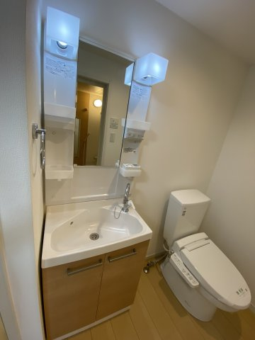 エプコット阪東橋の独立洗面台|朝の身支度には欠かせない独立洗面化粧台