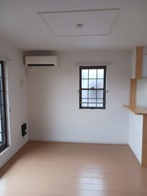 【居間・リビング】 | ライズアンドシャインⅡ | おしゃれな居間です