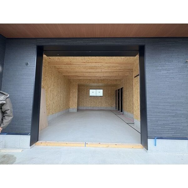 大高倉庫付き事務所の外観|※新築工事中