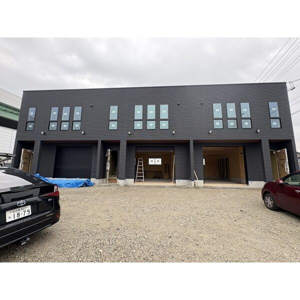 大高倉庫付き事務所の外観|※新築工事中