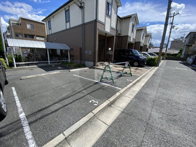 東大阪市森河内東１丁目のハイツの駐車場