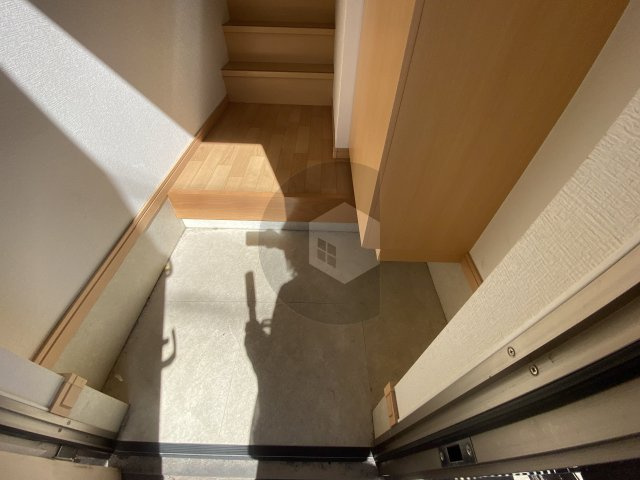 東大阪市森河内東１丁目のハイツの玄関