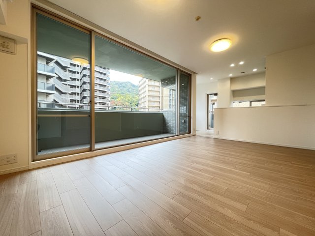 パークスクエア宝塚フォレストタワーの居間・リビング