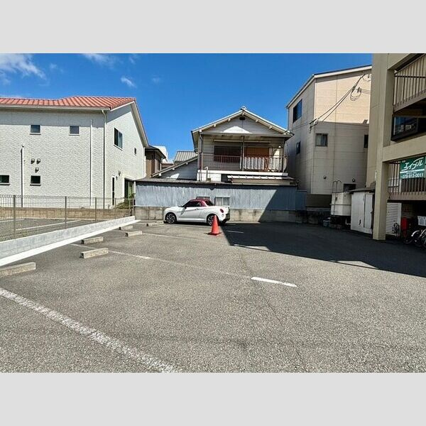マンションセレクトの駐車場