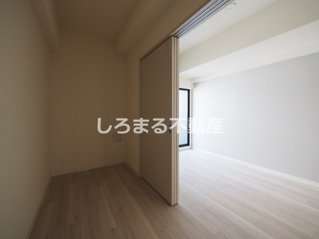 アプリーレ阿波座南の洋室