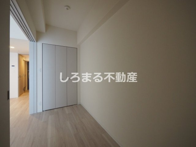 アプリーレ阿波座南の洋室