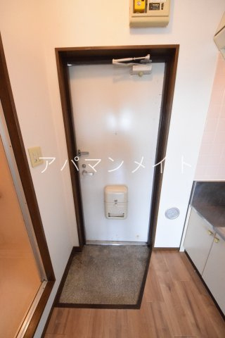 【玄関】 | 戸塚区平戸３丁目併用住宅 | 玄関です