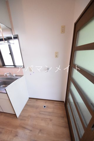 【設備】 | 戸塚区平戸３丁目併用住宅 | 室内洗濯機置場です