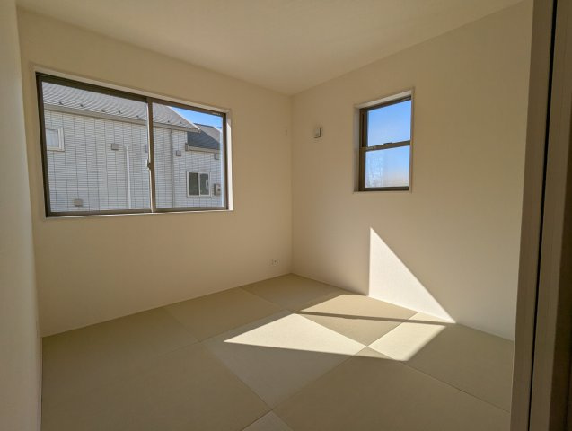 水戸市内原町　第12の洋室|リビング隣の洋室は、来客用やお子様との遊ぶスペースにぴったりです（同施工物件）3号棟は和室4.5帖となります。