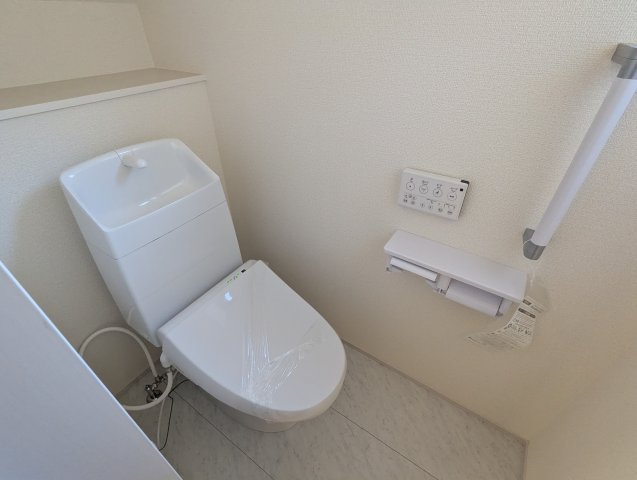 水戸市内原町　第12のトイレ|窓がついており、いつでも快適な空間に！ゆっくりとお一人時間をお過ごしください