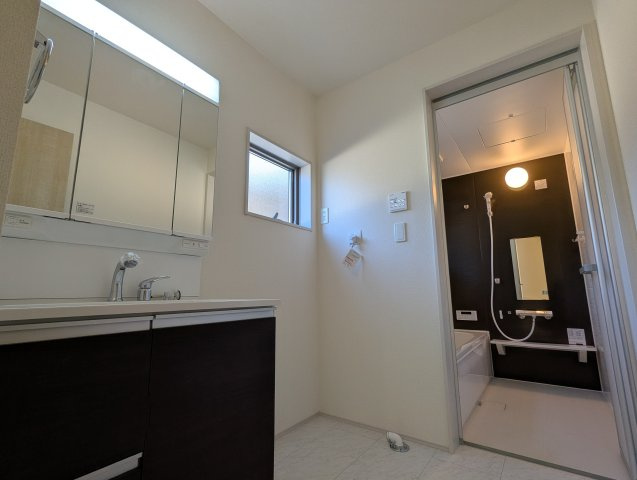 水戸市内原町　第12の独立洗面台|ゆったりとした洗面スペース！一日を始める朝も素顔に戻る夜も気持ちのいい洗面室から～