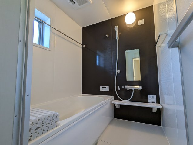 水戸市内原町　第12の独立洗面台|ゆったりとした洗面スペース！一日を始める朝も素顔に戻る夜も気持ちのいい洗面室から～（同施工物件）