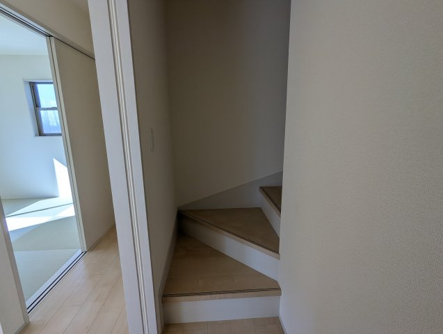 水戸市内原町　第12の収納|ウォークインクローゼットには衣類だけでなく、趣味のグッズもたっぷり収納できます（同施工物件）