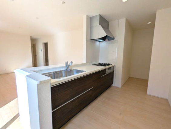 水戸市内原町　第12の収納|シューズボックスは家族全員の靴が収納でき、いつでも玄関はすっきり！（同施工物件）