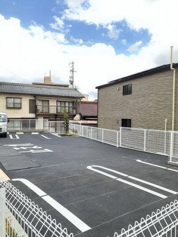 ピアチェーレの駐車場