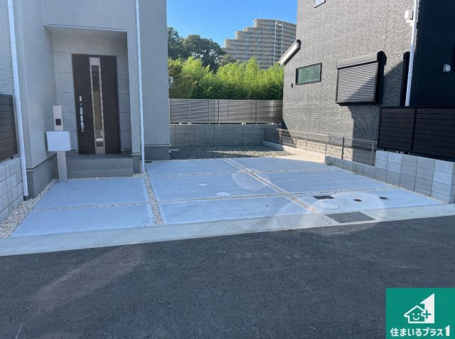 神戸市北区道場町日下部　第2期　新築一戸建ての駐車場|並列２台駐車可能！ゆとりの駐車スペースで車庫入れもスムーズ！

