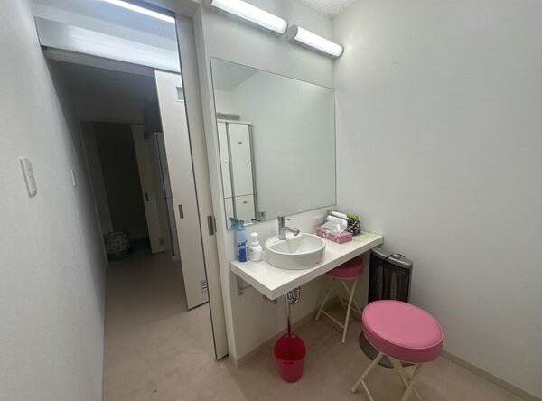 小山ビルの洗面所