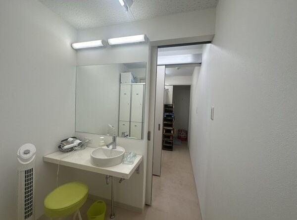 小山ビルの洗面所