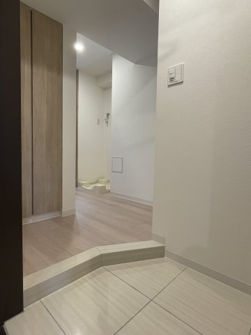 ＫＤＸレジデンス西調布（旧ＴＨＥ　ＰＡＬＭＳ西調布）の玄関|※他部屋参考写真