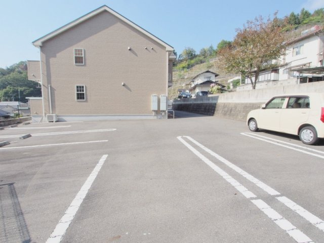 ウーノの駐車場